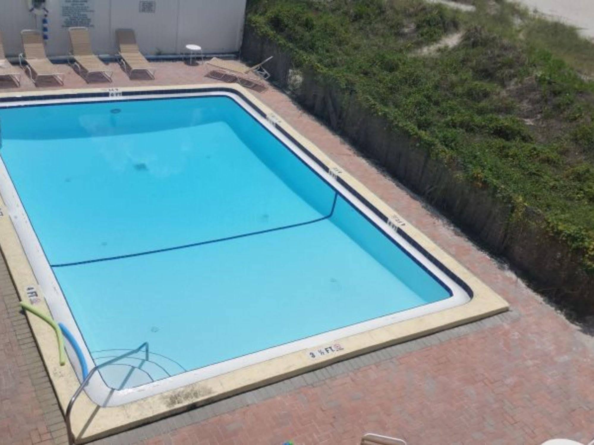 Club Bamboo South - Bradenton Beach Bagian luar foto