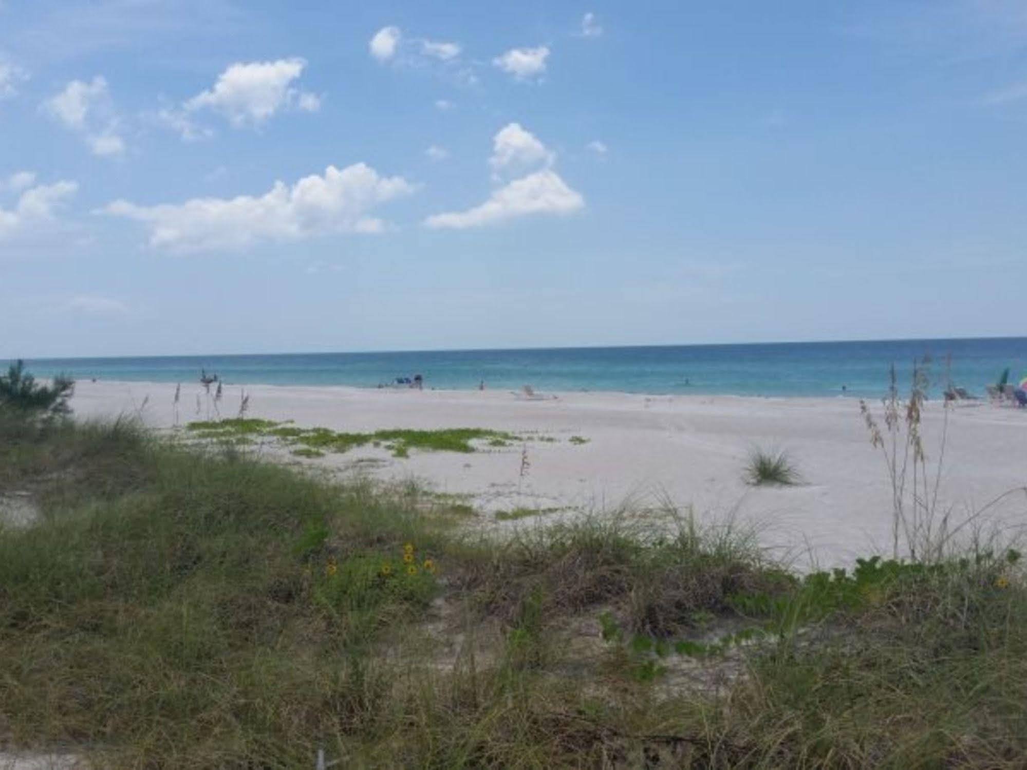 Club Bamboo South - Bradenton Beach Bagian luar foto