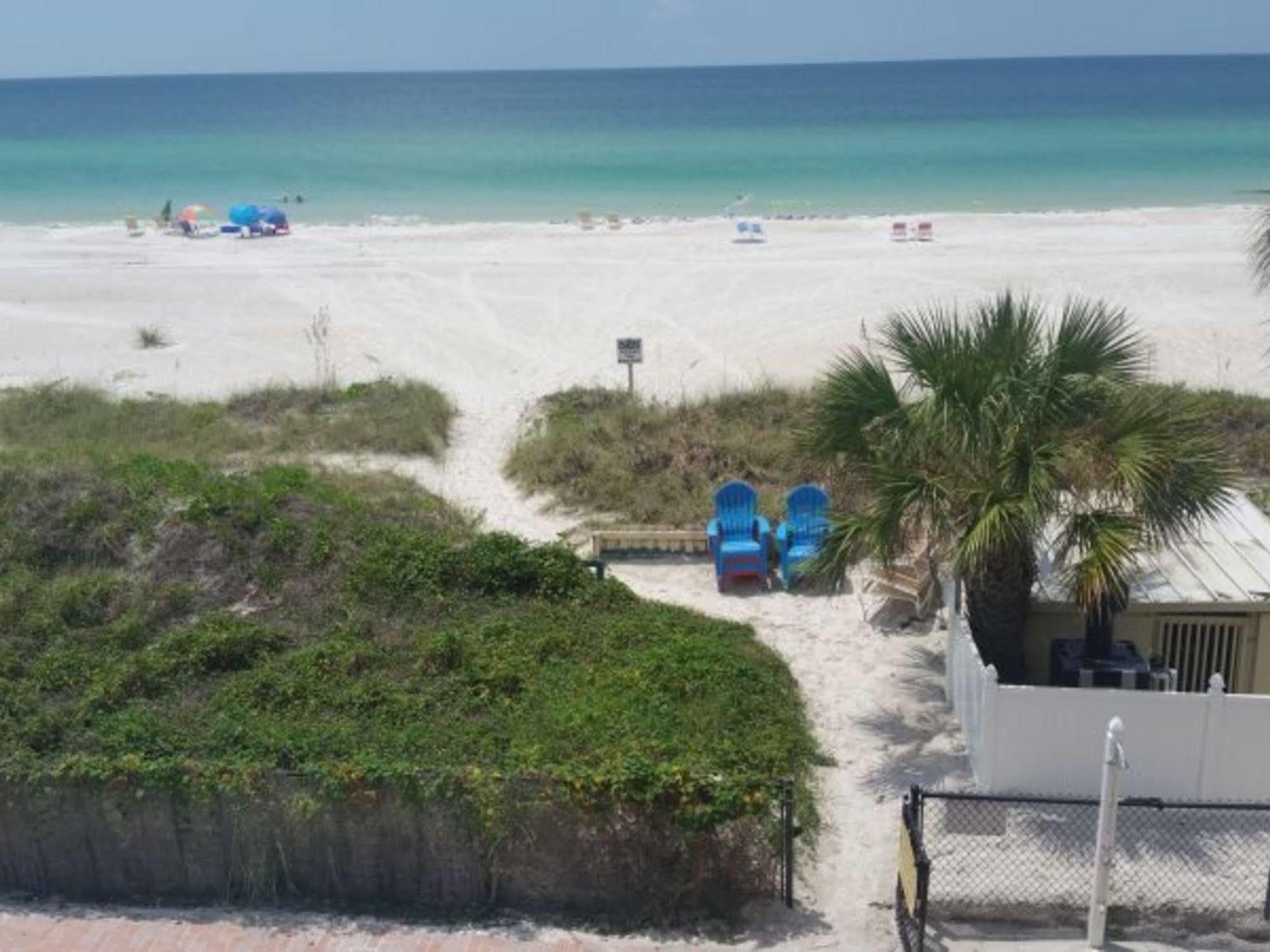 Club Bamboo South - Bradenton Beach Bagian luar foto